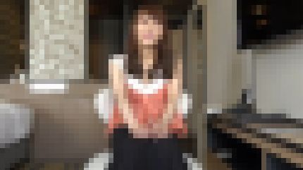 スレンダー美巨乳の22歳女子大生が彼氏がいるのに色んなプレイをしたくて初ハメ撮りに挑む　サンプル画像1