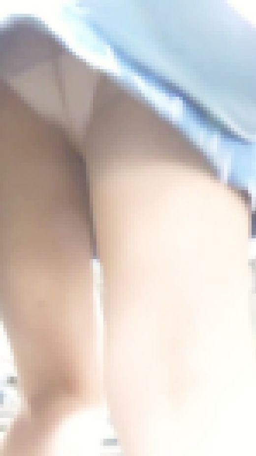 [★新作][★顔出し]パンチラ盗撮 モデル系女子 ピンクパンツがデニム超ミニスカの中に　サンプル画像2