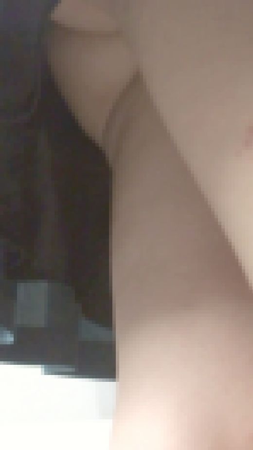 [★新作][★顔出し]パンチラ盗撮 モデル系女子 黒いTバックが食い込みすぎてほとんどノーパン　サンプル画像3