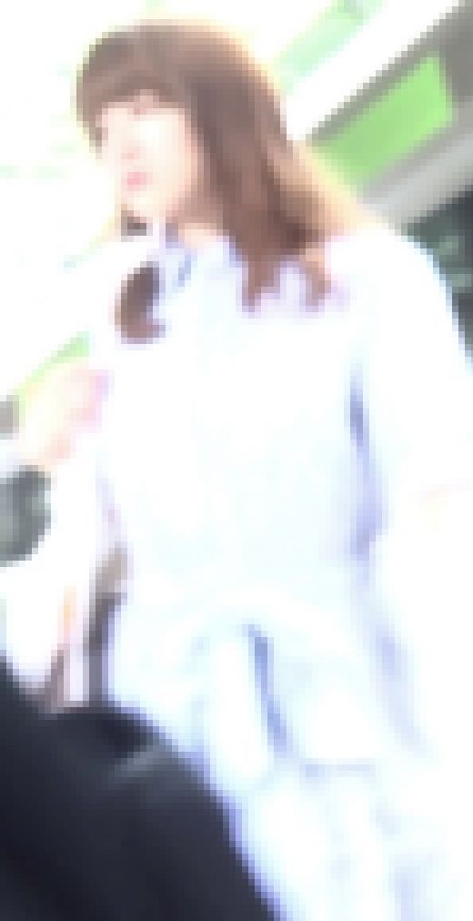 [★新作][★顔出し]パンチラ盗撮 コスプレ女子 ピンクの水玉柄パンツを撮影　サンプル画像1