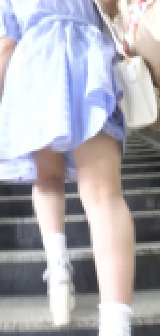 [★新作][★顔出し]パンチラ盗撮 コスプレ女子 ピンクの水玉柄パンツを撮影　サンプル画像3