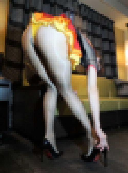 ★人妻ＹＵＩ・撮影風景、バタフライマスク　サンプル画像1