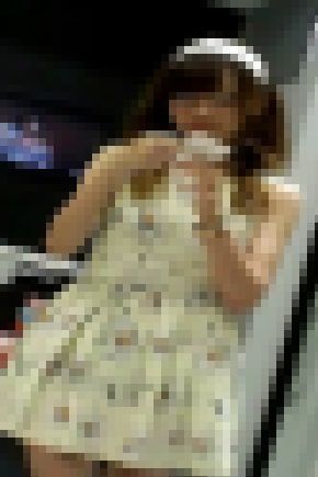 ショップ店員 純白 パンチラ　サンプル画像1