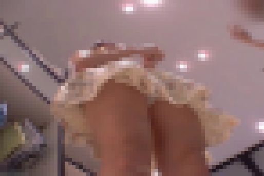 ショップ店員 純白 パンチラ　サンプル画像2