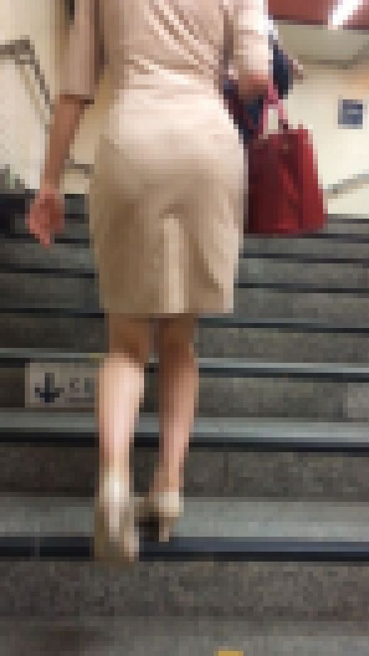 《これぞ！美クビレ！！》 No.1304【お上品な美人キャリアウーマンのパンティー透けるタイトワンピース姿】　サンプル画像1