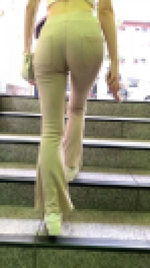 《突き出すTバック尻》 No.1307【フィットし過ぎて生尻感の様なヒップラインを堪能できるリブニット着衣尻】　サンプル画像3