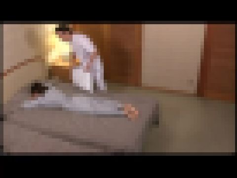 【ブリット】熟年マッサージ師に際どいところを集中刺激される美熟女 #005 EQ-189-05　サンプル画像1