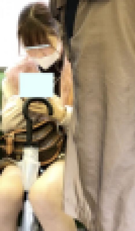 ミニスカめくれぎみでエロい美女 サンプル画像