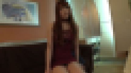 色白美巨乳の22歳アパレル店員が初めての撮影でエロい姿を見せつける　サンプル画像1