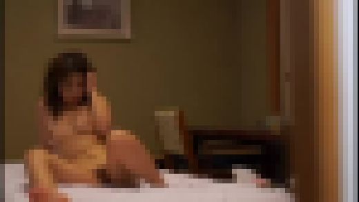 【ブリット】熟年マッサージ師に際どいところを集中刺激される美熟女 #013 EQ-216-05　サンプル画像2