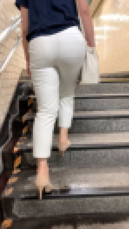 《番外編》 No.1370【第四弾は老若男女白パンツ着衣尻】　サンプル画像1