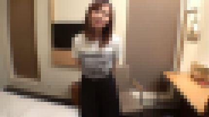 真面目で経験少ない美巨乳の21歳フリーターが緊張の初ハメ撮りで本気で感じる　サンプル画像1