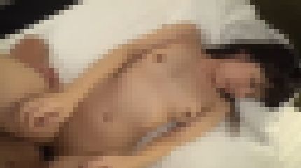 経験少ない美乳の19歳女子大生が初めての撮影で恥ずかしがりながらも感じてしまってマン汁を溢れさせる　サンプル画像3