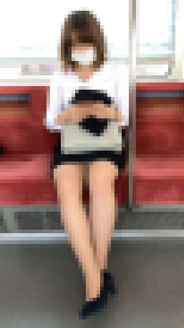スケベすぎる脚を伸ばして車内の男に見せつける美人スーツOL（中編）　サンプル画像1