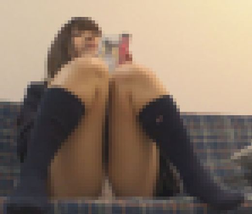 ゲームではしゃぐ女子◯生＃1→有◯藍◯似　サンプル画像1