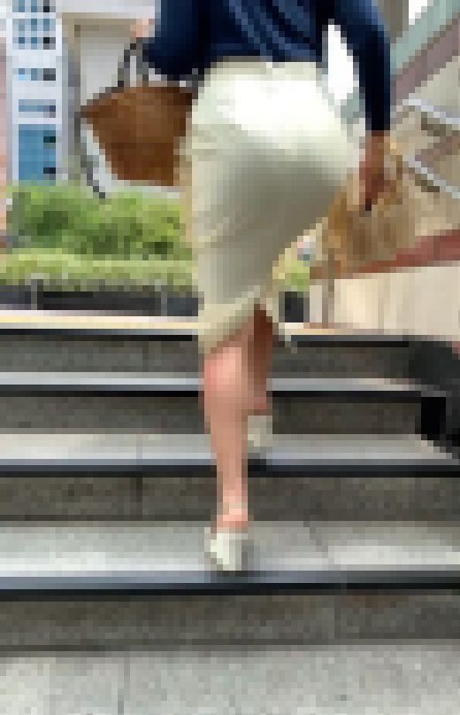 《パ・ン・パ・ン》 No.1410【Part1・上品さを装ったエロい着衣尻を披露するモデル達】　サンプル画像3