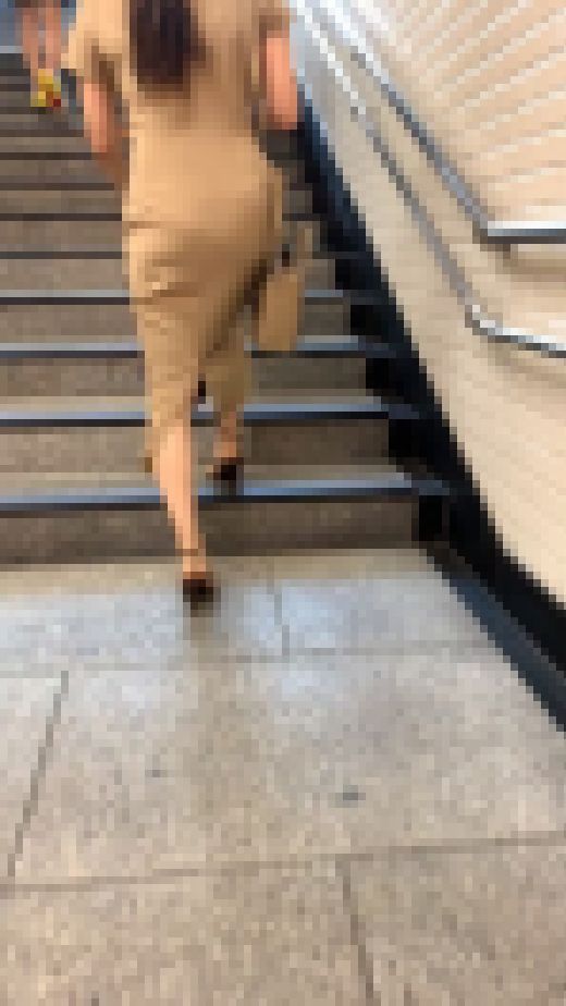 《ポッチっと乳首？？》 No.1429【Part1・Tバックの宝庫！美女のワンピース着衣尻】　サンプル画像1