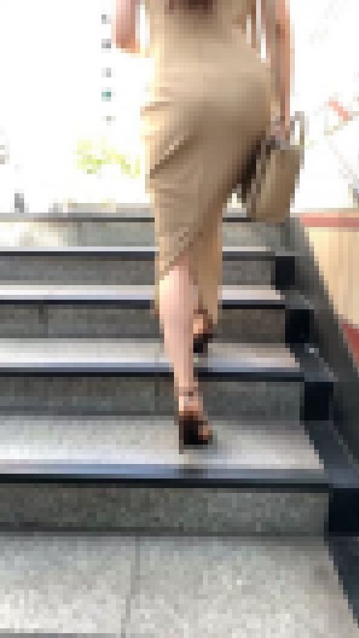 《ポッチっと乳首？？》 No.1429【Part1・Tバックの宝庫！美女のワンピース着衣尻】　サンプル画像3