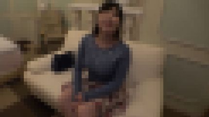 色白巨乳の真面目な21歳女子大生が初撮影でプライベートとは比べ物にならない気持ち良さを体験　サンプル画像1