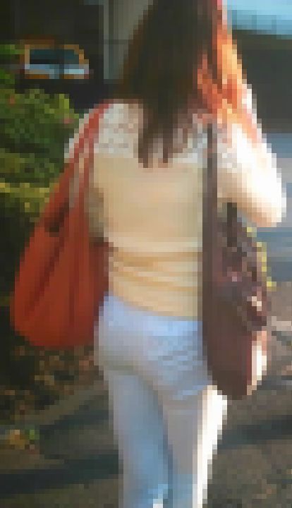 信号待ちの時間が長くてラッキー！ピタパン私服お姉さん【動画】街撮り編 1901　サンプル画像1