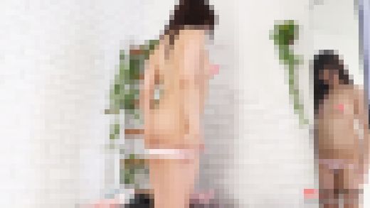 石原める ピンク色から水色に下着が変わる！パンツ要素満載の着替え　サンプル画像2