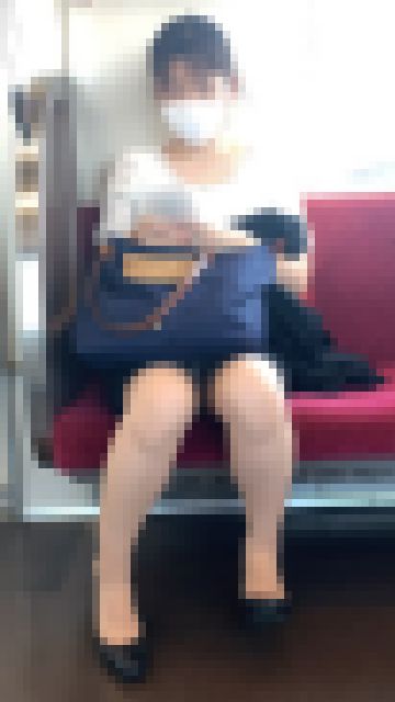 パンツをチラチラ見せてしまうスーツOLさん（後編）　サンプル画像2