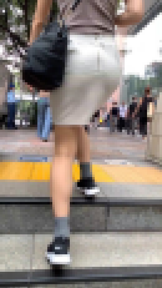 《たっぷり背中の開いた洋服を着るエロGAL》 No.1485【Part1・あとチョイで見えそうなギリギリのラインを攻めてくる】　サンプル画像3