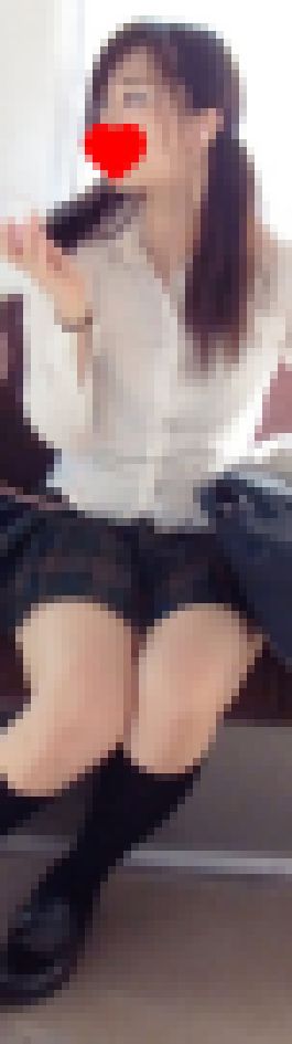 ◇電車内盗撮パンチラ動画◇透けブラ制服女子学生のエロい対面パンチラ動画　サンプル画像1