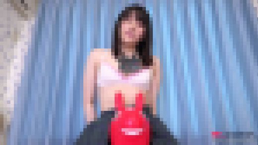 坂井ここみ 4K動画 お毛毛丸見え状態で激しく上下運動！馬乗り編　サンプル画像1