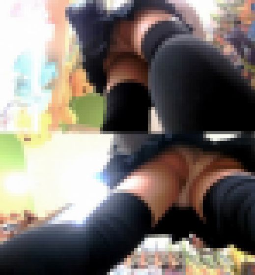 ◆油断し過ぎて大失態!ニーハイ制服女子に夢中で目撃された盗撮パンチラ動画◆　サンプル画像2