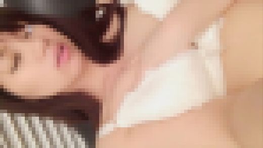 【自画撮りオナニー】個人撮影♥推定18歳♥ジュエリー販売美人ちゃん♪美しいきらびやか♪Hオナ♥ サンプル画像2