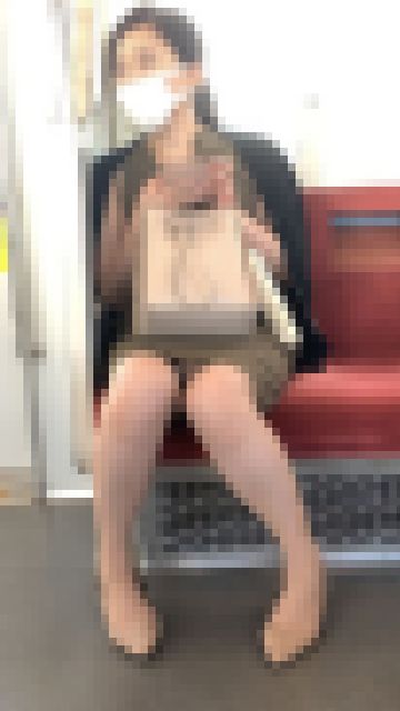 極薄ストッキングに包まれた美脚がエロいセレブ系美女（後編）　サンプル画像2