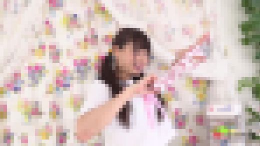 なつめ愛莉 FHD動画 ガチャからパンツが出てくる！その場で履き替えて履き心地チェック！パンツガチャ　サンプル画像1