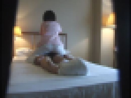 若者チ〇ポの勃起に出張マッサージの人妻が仕事を忘れて中出しSEX！File.1 サンプル画像