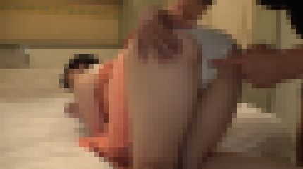 巨乳の22歳漫画家見習いが緊張の初ハメ撮りでGカップを揺らしながらマン汁を溢れさせる　サンプル画像1