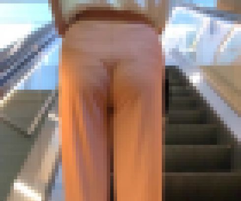 《尻の溝に食い込む様》 No.1691【Part2・エスカレーターで直視する着衣尻】 サンプル画像