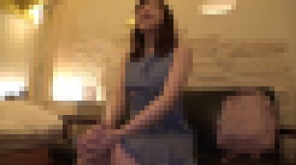 経験少ない20歳アパレル店員が初ハメ撮りで激しく突かれて本気汁を溢れさせて喘ぐ　サンプル画像1