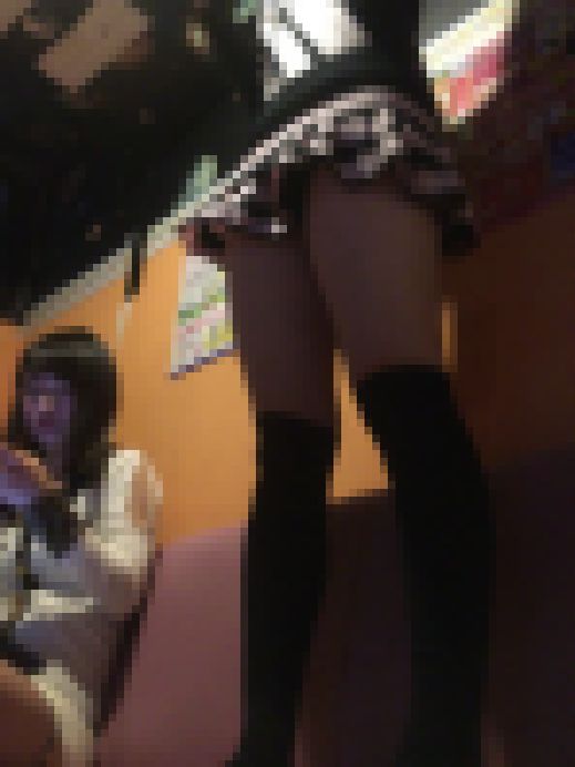 【動画】見えちゃってるカラオケ女子会　サンプル画像1