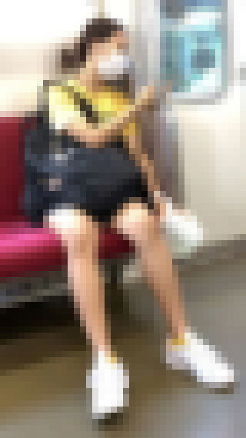盗撮がバレて逆に撮影?夏らしい美味しそうな生脚を見せてくれた健康的ボディのお姉さん(其の一) サンプル画像1