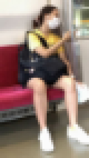 盗撮がバレて逆に撮影?夏らしい美味しそうな生脚を見せてくれた健康的ボディのお姉さん(其の一) サンプル画像3