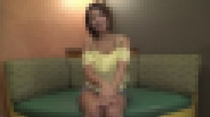 ショートカットの21歳女子大生が小遣い稼ぎのために撮影に応募して巨乳を揺らして喘ぐ　サンプル画像1