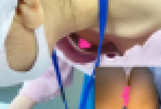 【親子で参加OK!子供学習教室で大胆胸チラ・パンチラ先生】005 サンプル画像1