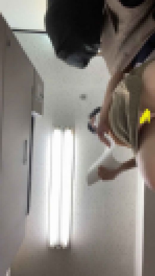 【社内盗撮】職場で一番ムチムチな部下を逆さ撮り【パンモロ】【みゆきちゃん②】　サンプル画像1