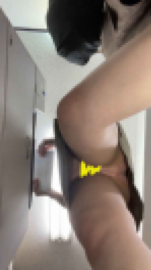 【社内盗撮】職場で一番ムチムチな部下を逆さ撮り【パンモロ】【みゆきちゃん②】　サンプル画像2