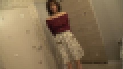色白スレンダーの22歳女子大生が初ハメ撮りで本気汁でパンツをビショ濡れにする　サンプル画像1