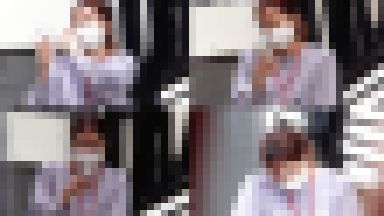 【同ビル受付嬢パンチラ】屋上で昼休憩中に丸見えおパンツ【モロ見え】　サンプル画像1