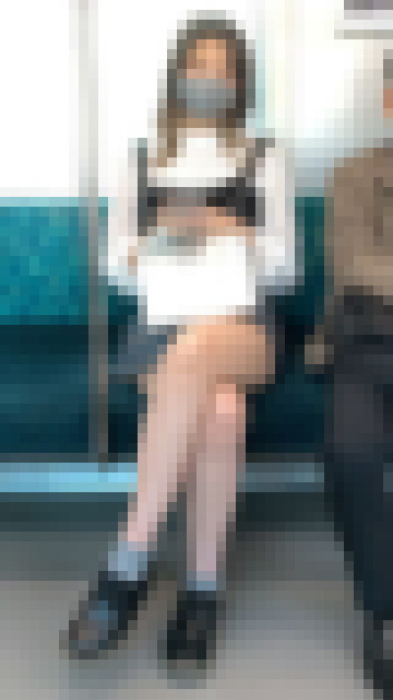 盗影を警戒して睨んできた長身モデル女子大生（中編）　サンプル画像1