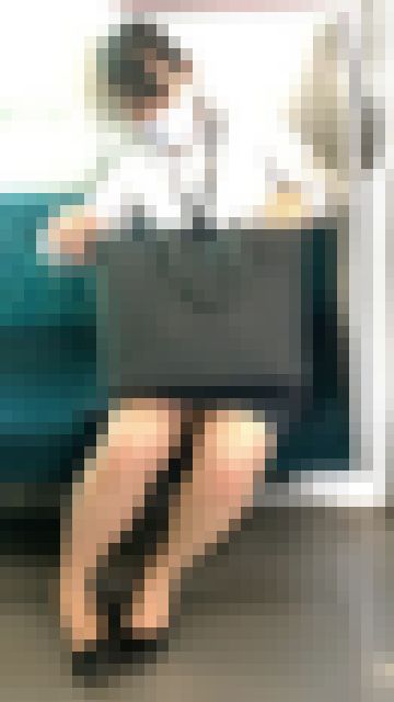 蒸れたパンプスを脱いでリラックスする可愛いOLさん(其の一) サンプル画像1