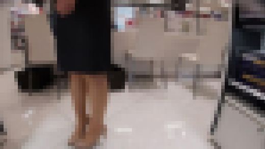 【化粧品店のお姉さんNO.29】エロヒールお姉さん！　サンプル画像2