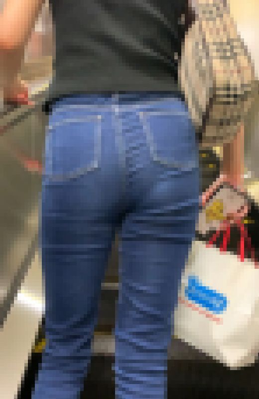 【デニムエロ尻】高身長スレンダーOLの自慢のヒップ！食い込んだパンティーラインに立ちバックで肉棒をぶち込む【578】　サンプル画像3